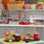 Hotel First Paris Sud 2*