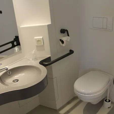 Hotel First Paris Sud 2*