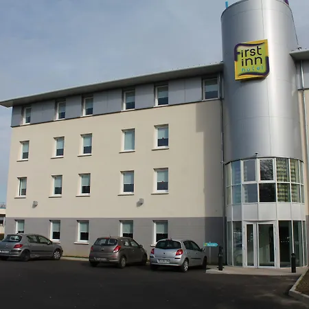 Hotel First Paris Sud