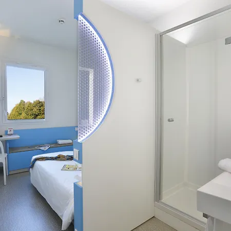 Hotel First Paris Sud