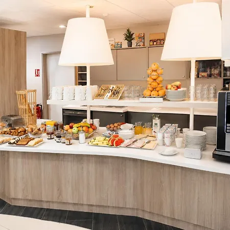 Hotel First Paris Sud 2*