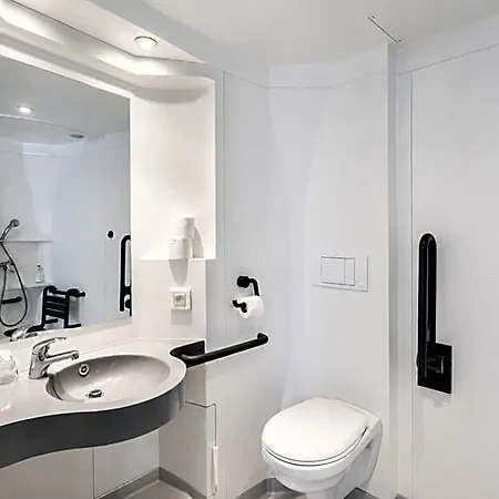 First Paris Sud Hotel 2*