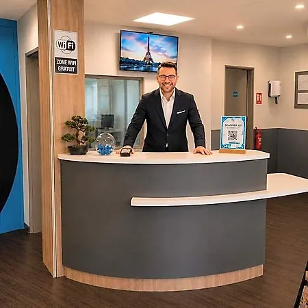 First Paris Sud Hotel 2*