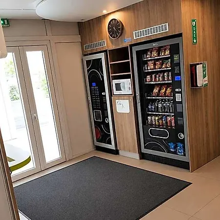 First Paris Sud Hotel Les Ulis