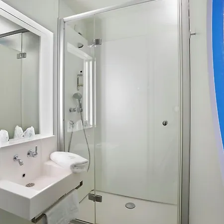 Hotel First Paris Sud