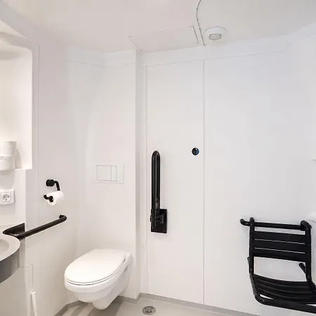 First Paris Sud Hotel 2*