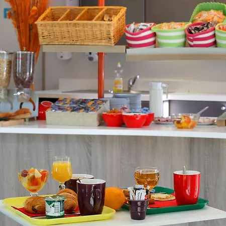 Hotel First Paris Sud 2*