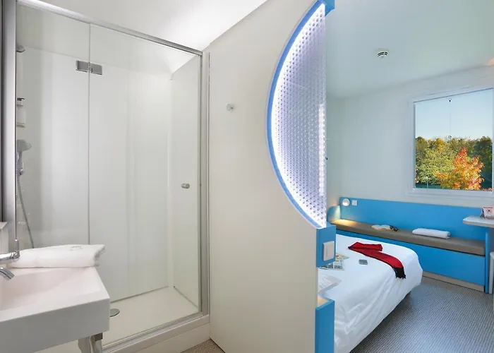 Szálloda First Paris Sud 2*
